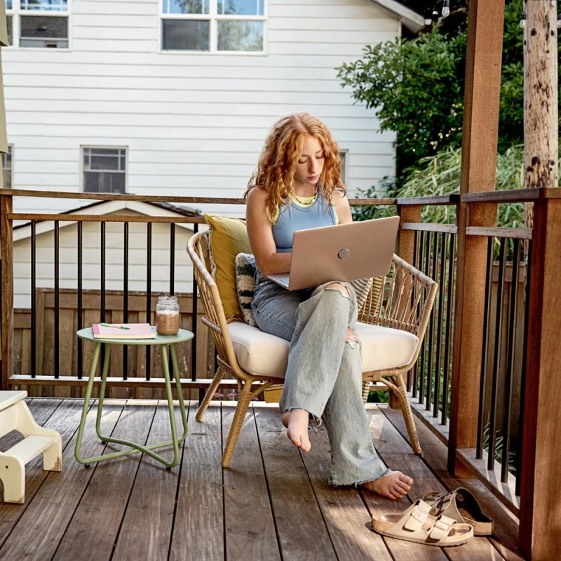 OUTLET Laptop HP 15-ef0025wm / 9VK22UA / AMD Ryzen 5 / 8GB / SSD 256GB / AMD Radeon / HD / Win 11 / Różowy