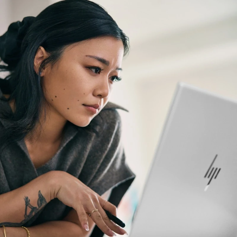 Laptop Envy HP 17-cr1005cl / 7L4H9UA / Intel i7-13 / 32GB / SSD 2TB / Nvidia RTX 3050 / FullHD / Dotyk / Win 11 / Srebrny