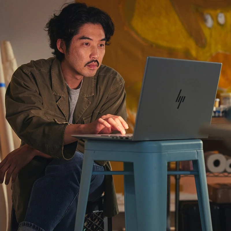 Laptop HP Envy 17-cw0023dx / 7H1T2UA / Intel i7-13 / 32GB / SSD 2TB / Intel Xe / FullHD / Dotyk / Win 11 / Srebrny