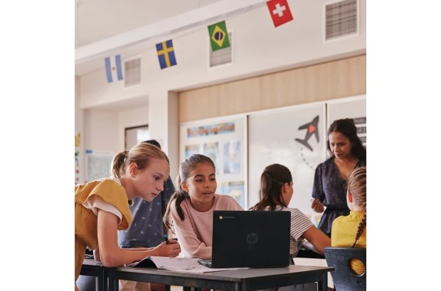 Laptop HP ChromeBook 11A G6 EE / 6HL33EA / AMD A4-9120 / 4GB / eMMC 16GB / AMD Radeon / HD / Chrome OS / Szary