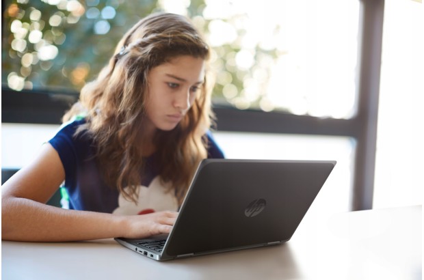 Laptop HP 250 G9 / 6F2C6EA / Intel i3 / 8GB / SSD 512GB / Intel UHD / FullHD / Win 11 Pro / Szary