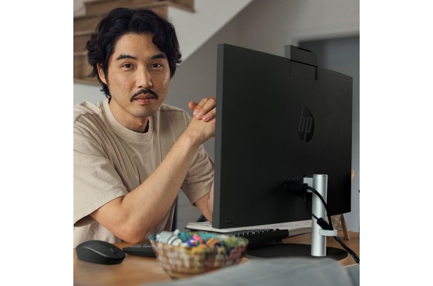 All in One HP 24-cr0005nc / 8E4P2EA / Intel i7-13 / 32GB / SSD 1TB / Intel Xe / FullHD / Win 11 / Czarny