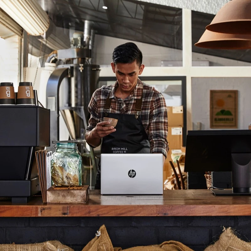 Laptop HP ProBook 445 G9 / 6C5L4UC / AMD Ryzen 7 / 16GB / SSD 256GB / AMD Radeon / FullHD / Win 11 Pro / Srebrny