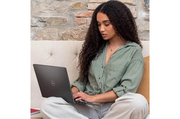 Laptop Dell Inspiron 3520 / i3520-7431BLK / Intel i7-12 / 16GB / SSD 512GB / Intel Xe / FullHD / Dotyk / Win 11 / Czarny