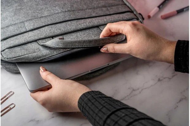 Nowoczesna ciemnoszara szara torba na etui na laptopa od 15,6" do 17"