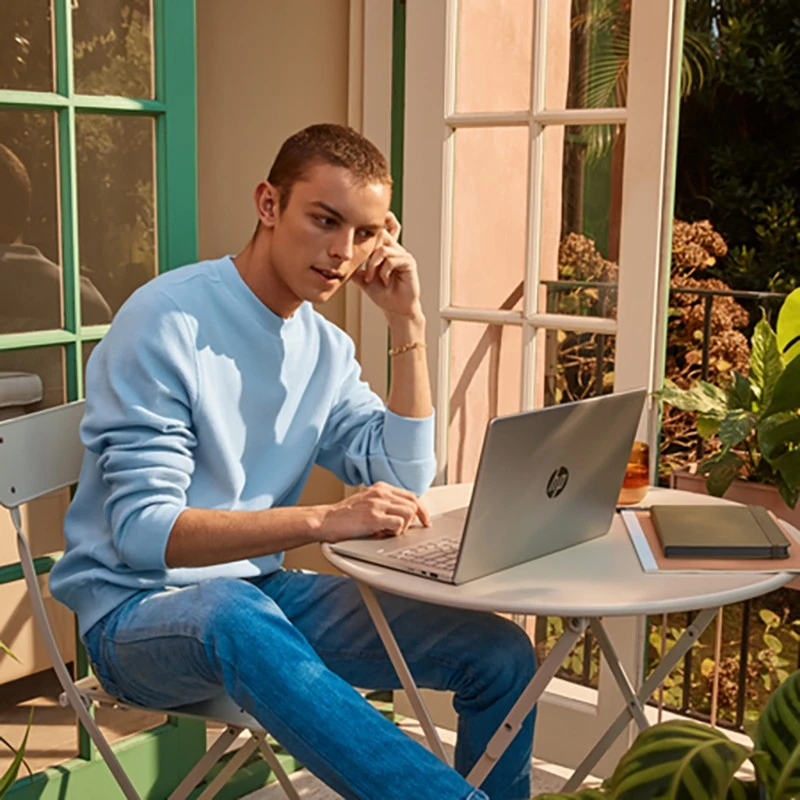 Laptop HP 15-fd0023na / 84T86EA / Intel N200 / 4GB / UFS 128GB / Intel UHD / HD / Win 11 / Czarny