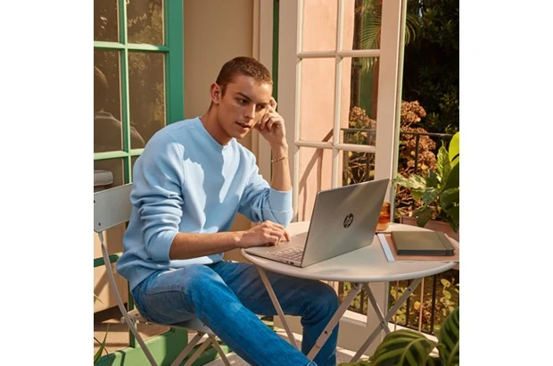 Laptop HP 15-fd0023na / 84T86EA / Intel N200 / 4GB / UFS 128GB / Intel UHD / HD / Win 11 / Czarny