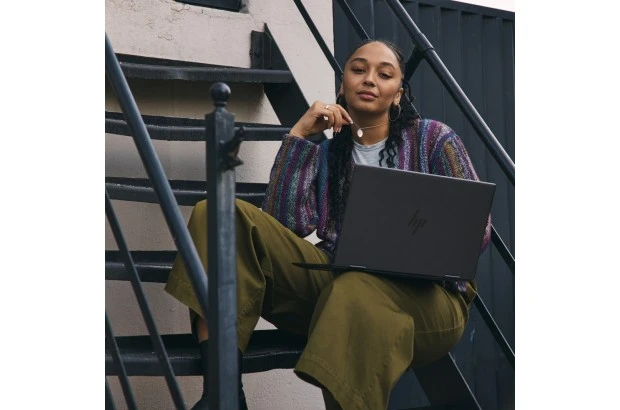 Laptop 2w1 HP Envy x360 15-fh0010na / 8J270EA / AMD Ryzen 7 / 16GB / SSD 1TB / AMD Radeon / FHD / Dotyk / Win 11