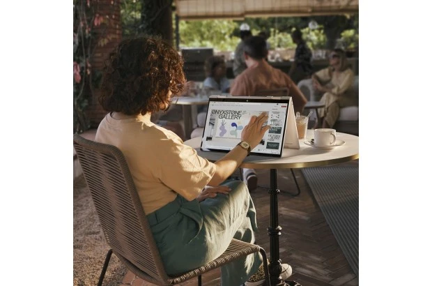 Laptop 2w1 HP Envy x360 15-fe0018na / 8J267EA / Intel i7-13 / 16GB / SSD 1TB / Nvidia RTX3050 / Dotyk / OLED / FHD / Win 11