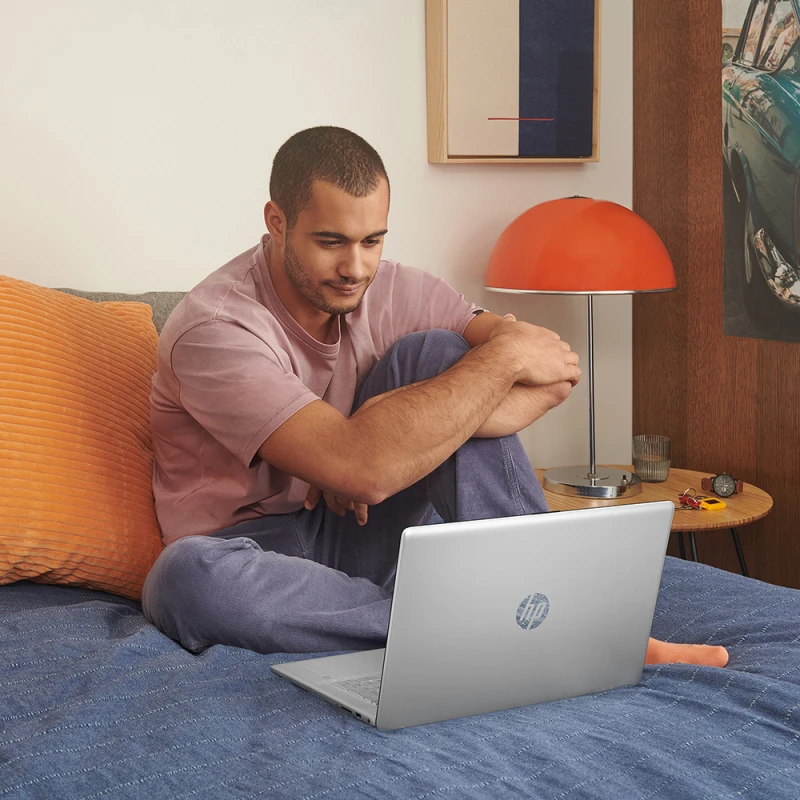 Laptop HP 17-cp0022ds / 729U6UA / AMD Ryzen 3 / 8GB / SSD 256GB / AMD Radeon / HD+ / Dotyk / Win 11 / Złoty