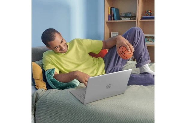 Laptop HP 17-CN3053 / 7F8G5UA / Intel i5-13 / 16GB / SSD 512GB / Intel Xe / FullHD / Win 11 / Srebrny