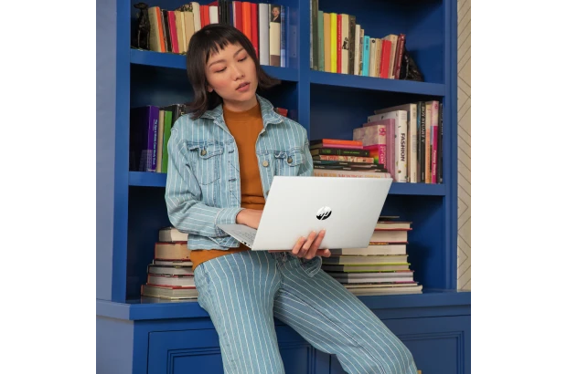 Laptop HP Pavilion 15-eh3003nw / 81T64EA / AMD Ryzen 5 / 16GB / SSD 512GB / AMD Radeon / Win 11 / Srebrny