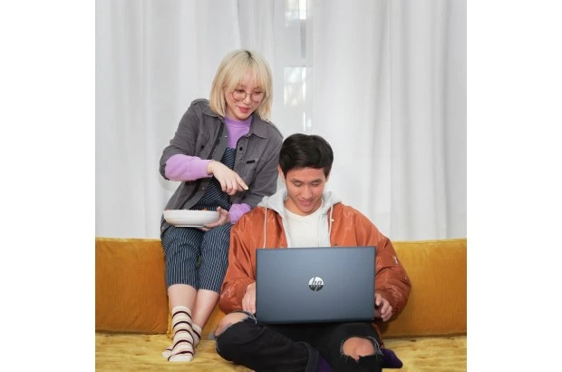 Laptop do pracy HP Pavilion 15-eh3144nw / 8F6Y6EA / AMD Ryzen 5 / 16GB / SSD 512GB / AMD Radeon / FullHD / Win 11 / Niebieski