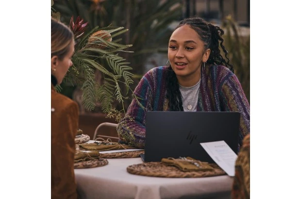 Laptop 2w1 HP Envy x360 15-fh0145nw / 9R848EA / AMD Ryzen 5 / 16GB / SSD 512GB / AMD Radeon / FullHD / Dotyk / Win 11