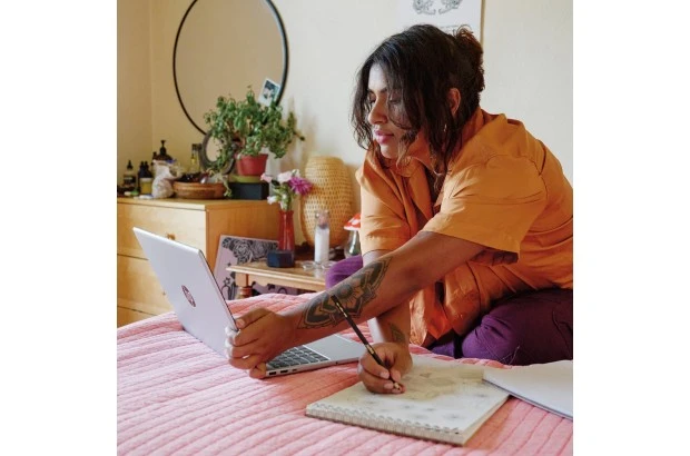 Laptop HP 15-fc0010nw / 9S4R7EA / AMD Ryzen 5 / 16GB / SSD 512GB / AMD Radeon / FullHD / Win 11 / Srebrny