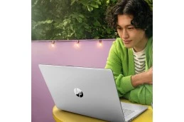 Laptop do biura HP 17-cp2010ca / 7E326UA / AMD Ryzen 3 / 8GB / SSD 1TB / Radeon / FullHD / Win 11 / Srebrny