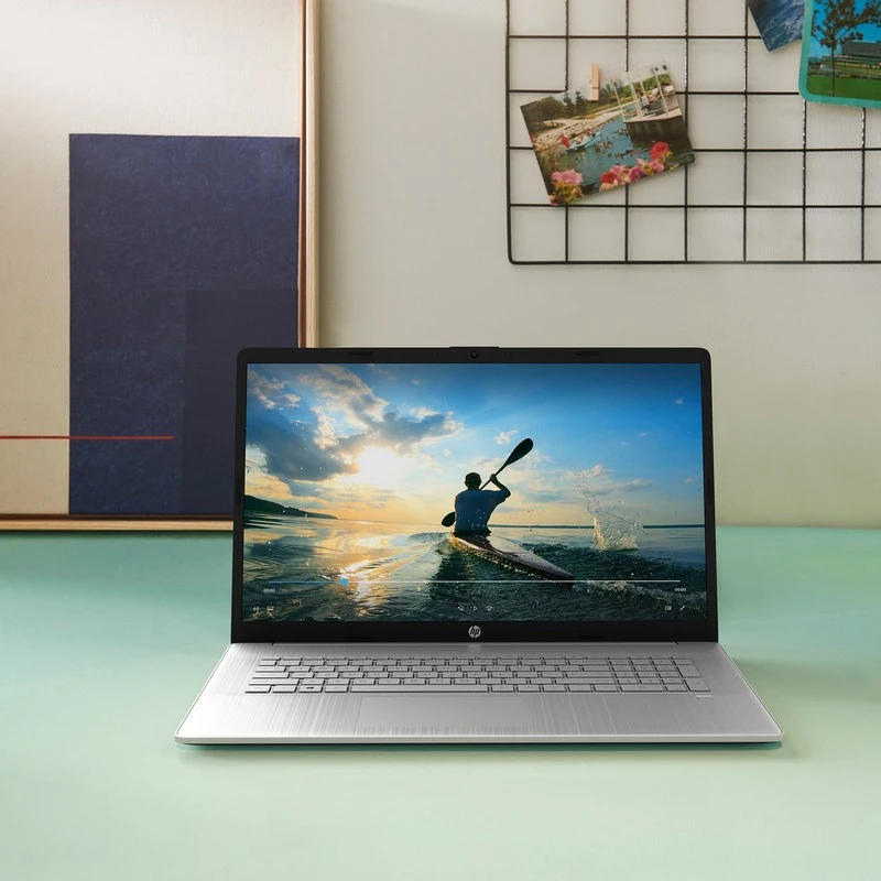 Laptop do biura HP 17-cp2010ca / 7E326UA / AMD Ryzen 3 / 8GB / SSD 1TB / Radeon / FullHD / Win 11 / Srebrny