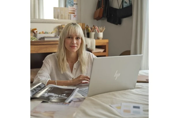 Laptop 2w1 HP Envy x360 15-fe0013dx / 7H9Y2UA / Intel i5-13 / 8GB / SSD 256GB / Intel Xe / FullHD / Dotyk / Win 11 / Srebrny