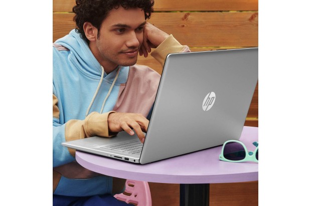 Laptop HP 17-cn3034wm / 8R077UA / Intel i3-N305 / 16GB / SSD