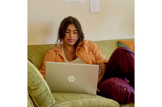 Laptop do pracy HP 15-fd0075tg / 8R233UA / Intel i5-13 / 16GB / SSD 1TB / Intel Xe / FullHD / Win 11 / Srebrny