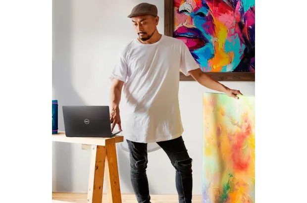 Laptop Dell Inspiron 3520 / i3520-5244BLK / Intel i5-11 / 8GB / SSD 256GB / Intel Xe / FullHD / Dotyk / Win 11 / Czarny