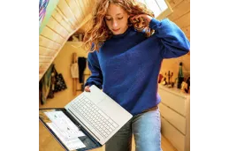 Laptop HP Chromebook 15a-nb0003ca / 975D0UA / Intel i3-N305 / 8GB / eMMC 128GB / Intel UHD / FullHd / Chrome OS / Srebrny