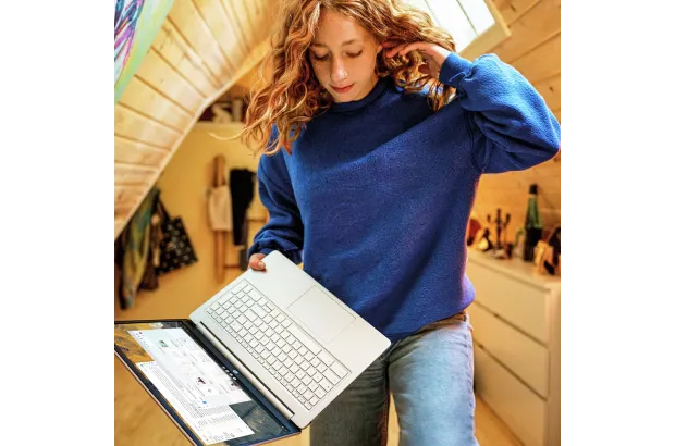 Laptop HP Chromebook 15a-nb0003ca / 975D0UA / Intel i3-N305 / 8GB / eMMC 128GB / Intel UHD / FullHd / Chrome OS / Srebrny