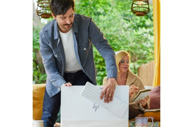 Komputer AIO HP Envy Move 24-cs0001na / 8V423EA / Intel i5-13 / 8GB / SSD 512GB / Intel UHD / QHD / Win 11 / Biały