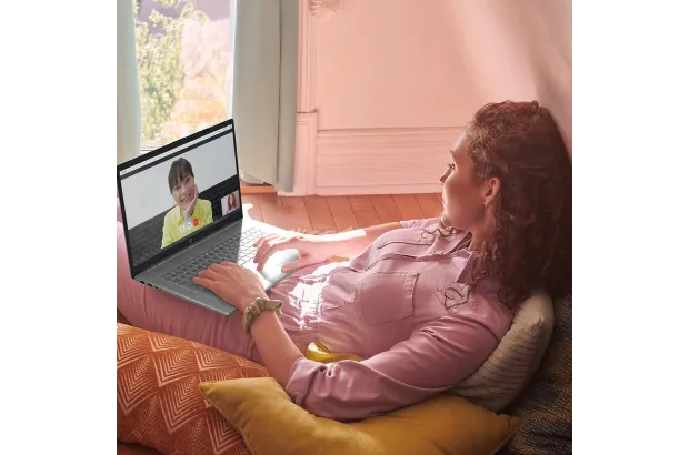 Laptop HP 17-CP3907ds / 8B0U2UA / AMD Ryzen 5 / 8GB / SSD 256GB / AMD Radeon / HD+ / Dotyk / Win 11 / Różowy