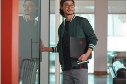 OUTLET Laptop dla gracza potężny HP OMEN X 15,6 i7-9 / 16/512 SSD RTX 2070 8GB W11 6PY73EA