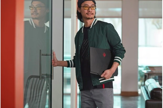 OUTLET Laptop dla gracza potężny HP OMEN X 15,6 i7-9 / 16/512 SSD RTX 2070 8GB W11 6PY73EA