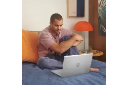 Laptop HP 17-CP3902ds / 8B0S7UA / AMD Ryzen 5 / 16GB / SSD 1TB / AMD Radeon / HD+ / Dotyk / Win 11 / Różowy