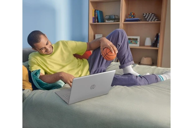 Laptop HP 17-CN Intel i5 SSD 512GB FHD 16GB Win11 3C9N9UA