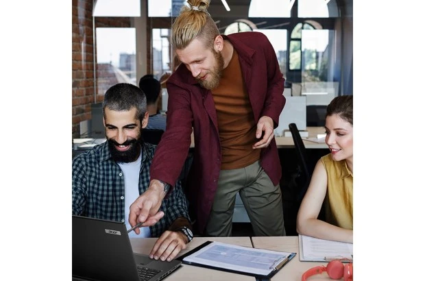 Laptop Acer TravelMate P2 TMP215 Intel i3-12 8GB SSD 256GB FullHD Win 11edu NX.VYEEP.007