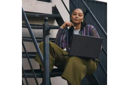 Laptop 2w1 HP Envy x360 15-fh0003nw / 88C67EA / AMD Ryzen 5 / 16GB / SSD 1TB / AMD Radeon / FullHD / Dotyk / Win 11