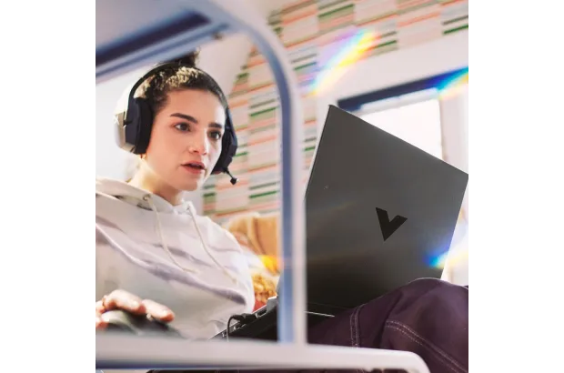 Laptop HP Victus 15-fb0294nw / 9Q377EA / AMD Ryzen 5 / 16GB / SSD 512GB / AMD Radeon RX 6500M / FullHD / FreeDos / Czarny