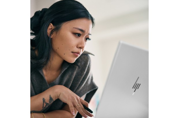 Laptop Envy HP 17-cr1003ca / 84T68UA / Intel i7-13 / 32GB / SSD 1TB / Intel Xe / FullHD / Dotyk / Win 11 / Szary