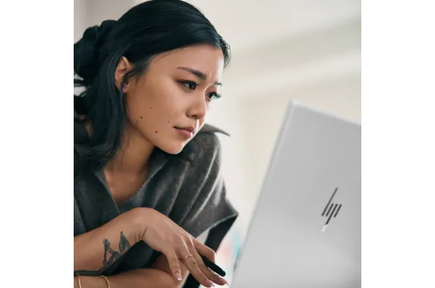 Laptop Envy HP 17-cr1003ca / 84T68UA / Intel i7-13 / 32GB / SSD 1TB / Intel Xe / FullHD / Dotyk / Win 11 / Szary