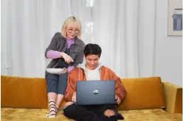 Laptop HP Pavilion 15-eh3003ne / 822S8EA / AMD Ryzen 7 / 32GB / SSD 2TB / AMD Radeon / FullHD / Win 11 / Niebieski