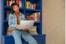 Laptop HP Pavilion 15-eh3004ne / 822S9EA / AMD Ryzen 7 / 16GB / SSD 512GB / AMD Radeon / FullHD / Win 11 / Srebrny