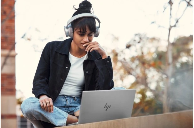 HP Pav Plus Laptop 14-eh1001nx / 8F1L2EA / Intel i7-13 / 16GB / 1TB SSD / GeForce RTX2050 4GB / 2.8K / OLED / Win 11 / Srebrny
