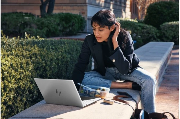HP Pav Plus Laptop 14-eh1001nx / 8F1L2EA / Intel i7-13 / 16GB / 1TB SSD / GeForce RTX2050 4GB / 2.8K / OLED / Win 11 / Srebrny