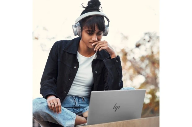 HP Pav Plus Laptop 14-eh1001nx / 8F1L2EA / Intel i7-13 / 16GB / 1TB SSD / GeForce RTX2050 4GB / 2.8K / OLED / Win 11 / Srebrny