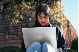 HP Pav Plus Laptop 14-eh1001nx / 8F1L2EA / Intel i7-13 / 16GB / 1TB SSD / GeForce RTX2050 4GB / 2.8K / OLED / Win 11 / Srebrny