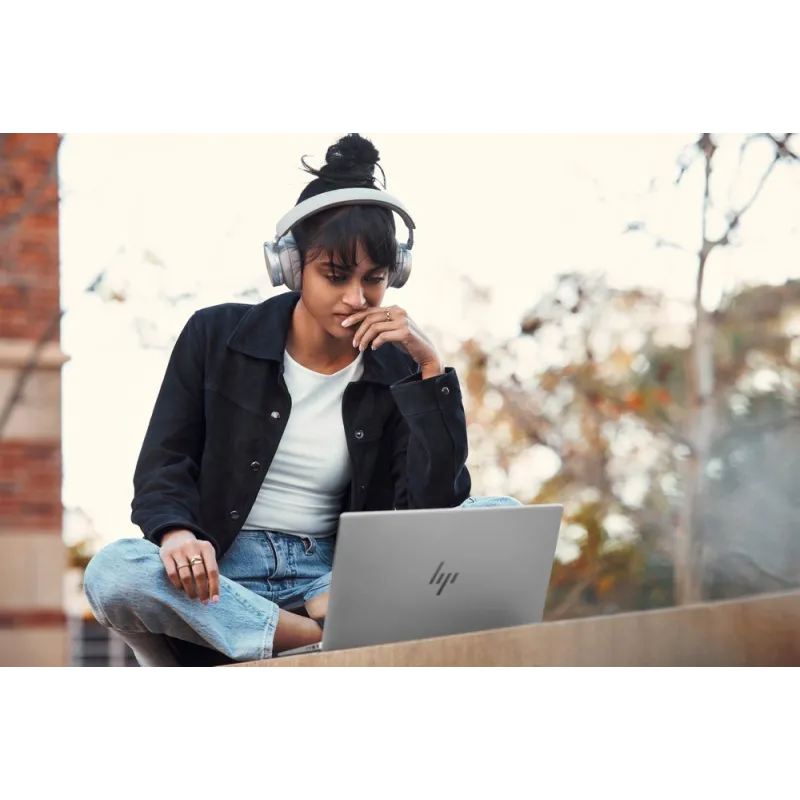 HP Pav Plus Laptop 14-eh1004nx / 8F1L5EA / Intel i5-13 / 16GB / 512B SSD / Intel Iris Xe / 2.2K UWVA / Win 11 / Srebrny