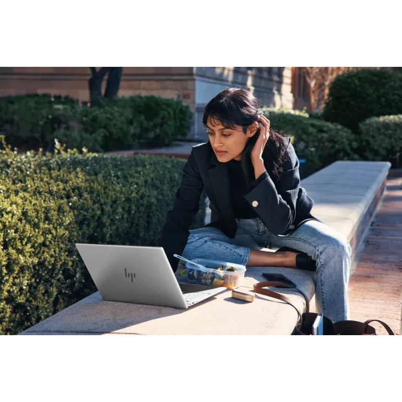 HP Pav Plus Laptop 14-eh1004nx / 8F1L5EA / Intel i5-13 / 16GB / 512B SSD / Intel Iris Xe / 2.2K UWVA / Win 11 / Srebrny