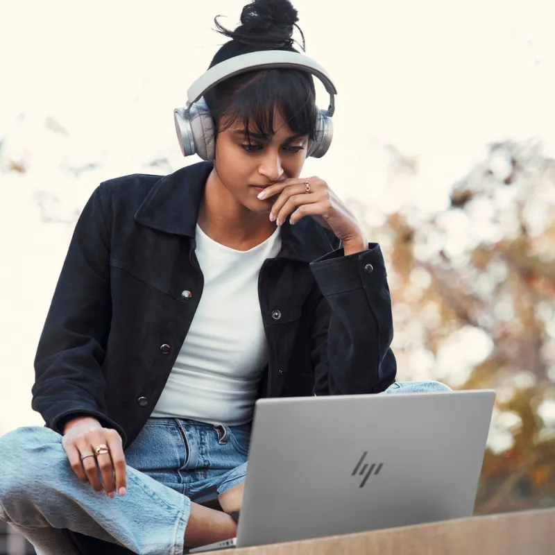 HP Pav Plus Laptop 14-eh1004nx / 8F1L5EA / Intel i5-13 / 16GB / 512B SSD / Intel Iris Xe / 2.2K UWVA / Win 11 / Srebrny