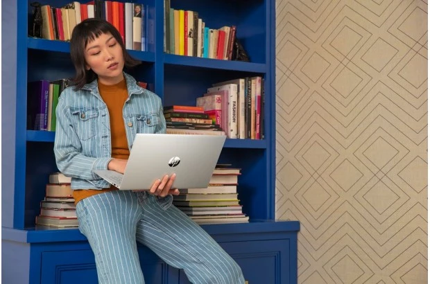 Laptop HP Pavilion 15-eg3003nx / 8F1R6EA / Intel i7-13 / 16GB / SSD 1TB / Intel Xe / FullHD / Win 11 / Srebrny