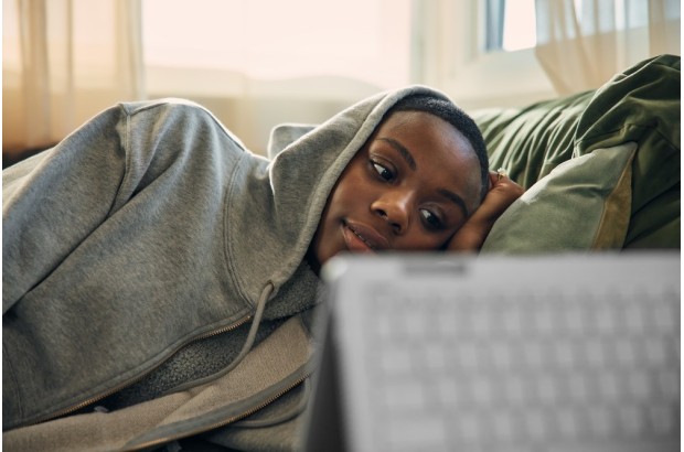 Laptop HP Pavilion X360 14-ek1009np / 8Y7Z8EA  / i5-13 / 16GB / SSD 512GB / Intel Xe / FullHD / Win 11 / Dotyk / Srebrny