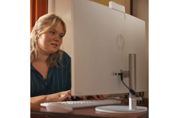 Komputer All in One HP 27-cr0020na / 8B522EA / AMD Ryzen 7 / 16GB / SSD 512GB / AMD Radeon / FullHD / Win 11 / Biały